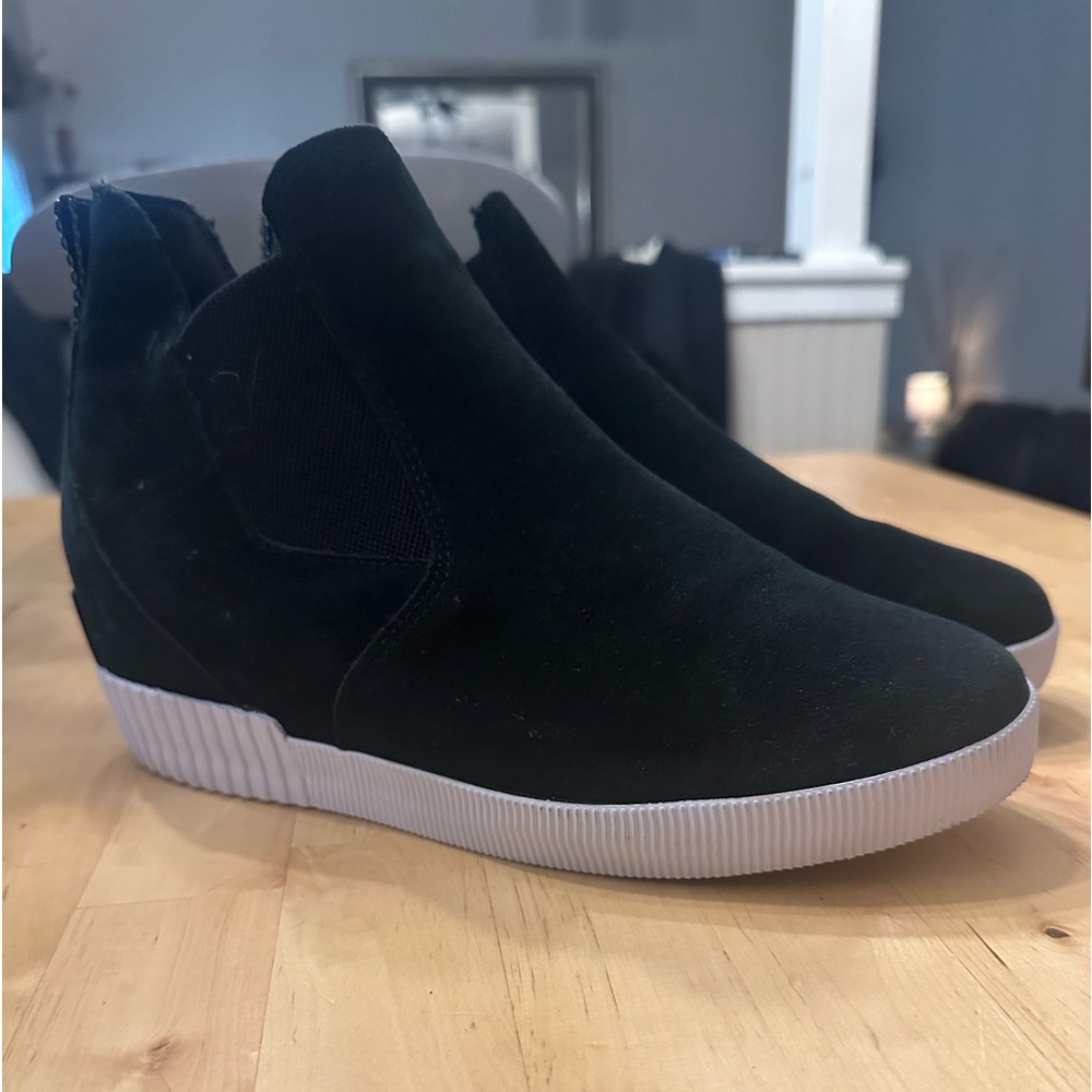 Sorel. Size 10 women’s suede black boot.